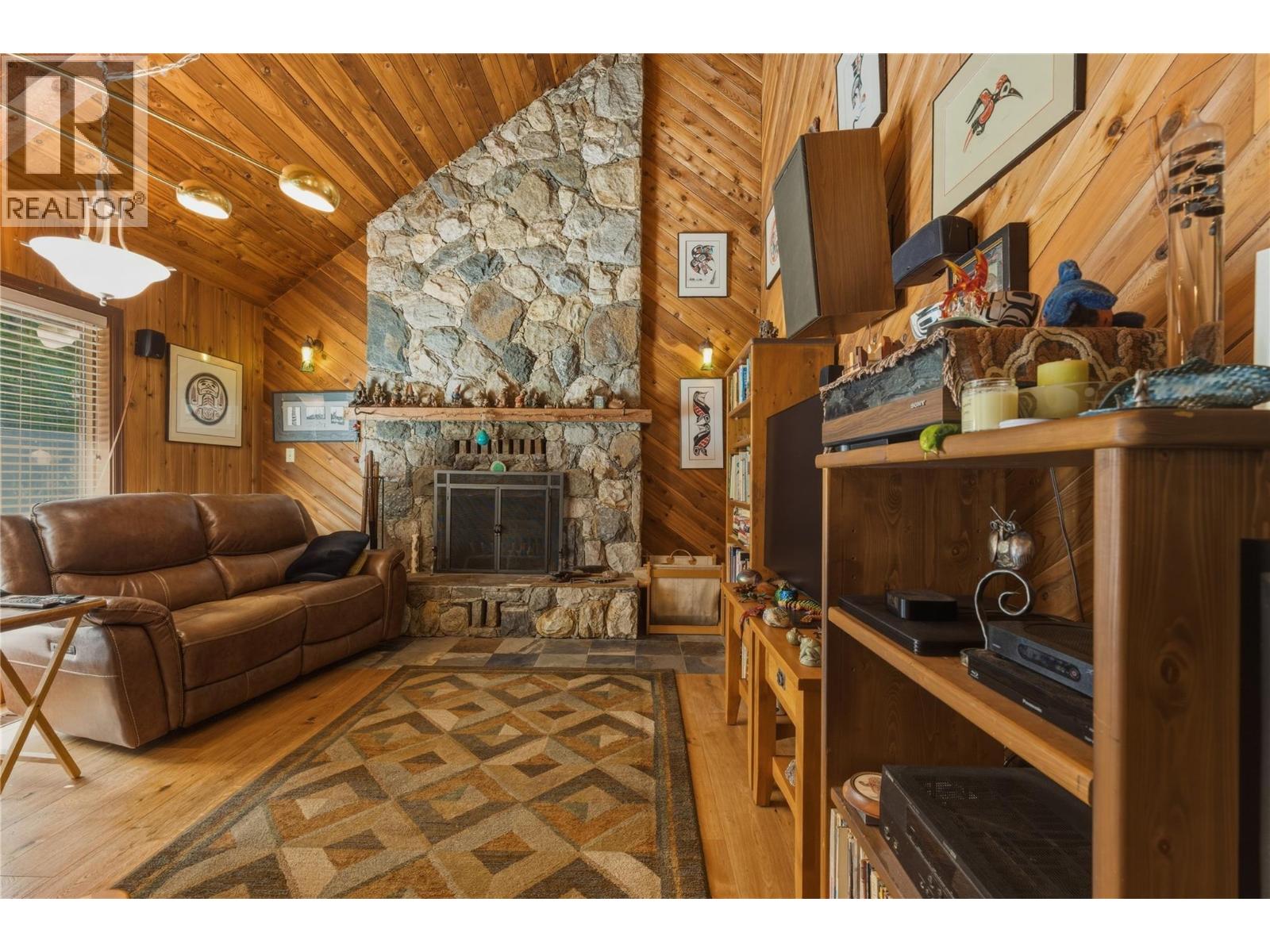 8257 Rogers Road, Vernon, British Columbia  V1B 3M7 - Photo 4 - 10384271