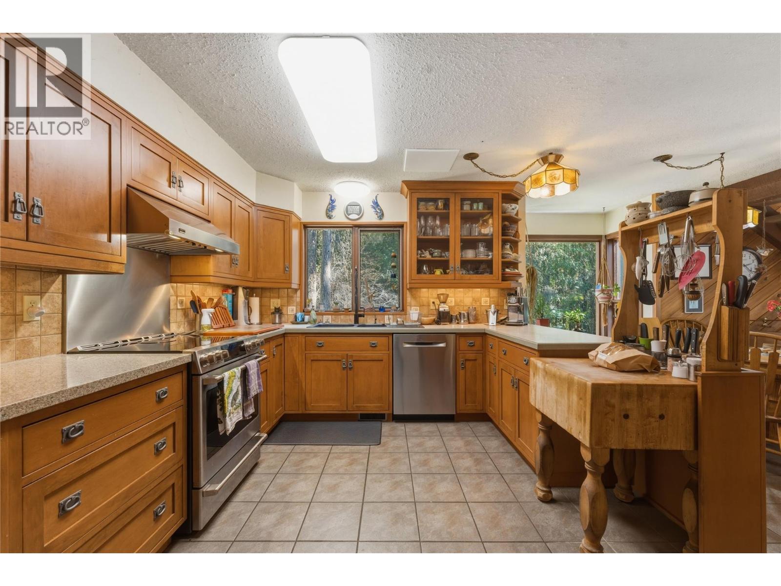 8257 Rogers Road, Vernon, British Columbia  V1B 3M7 - Photo 9 - 10384271