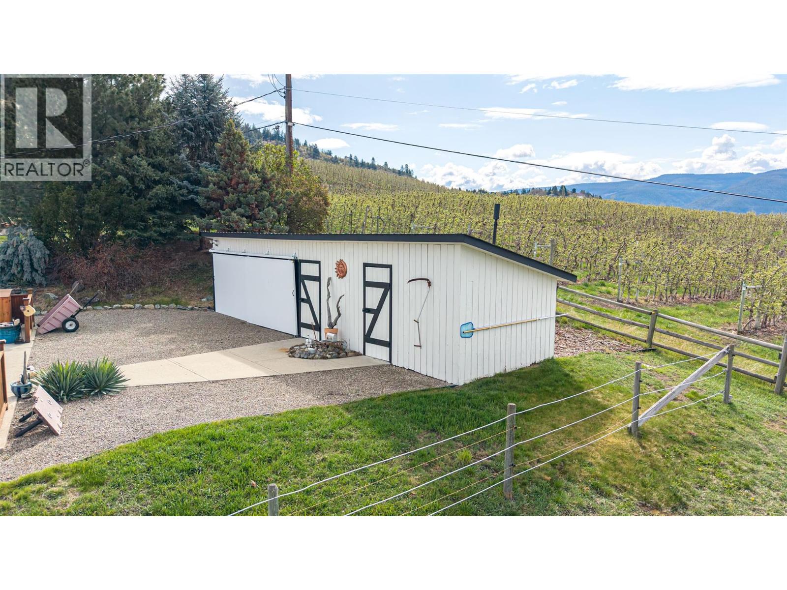 701 Robin Road, Vernon, British Columbia  V1B 3B3 - Photo 13 - 10384185