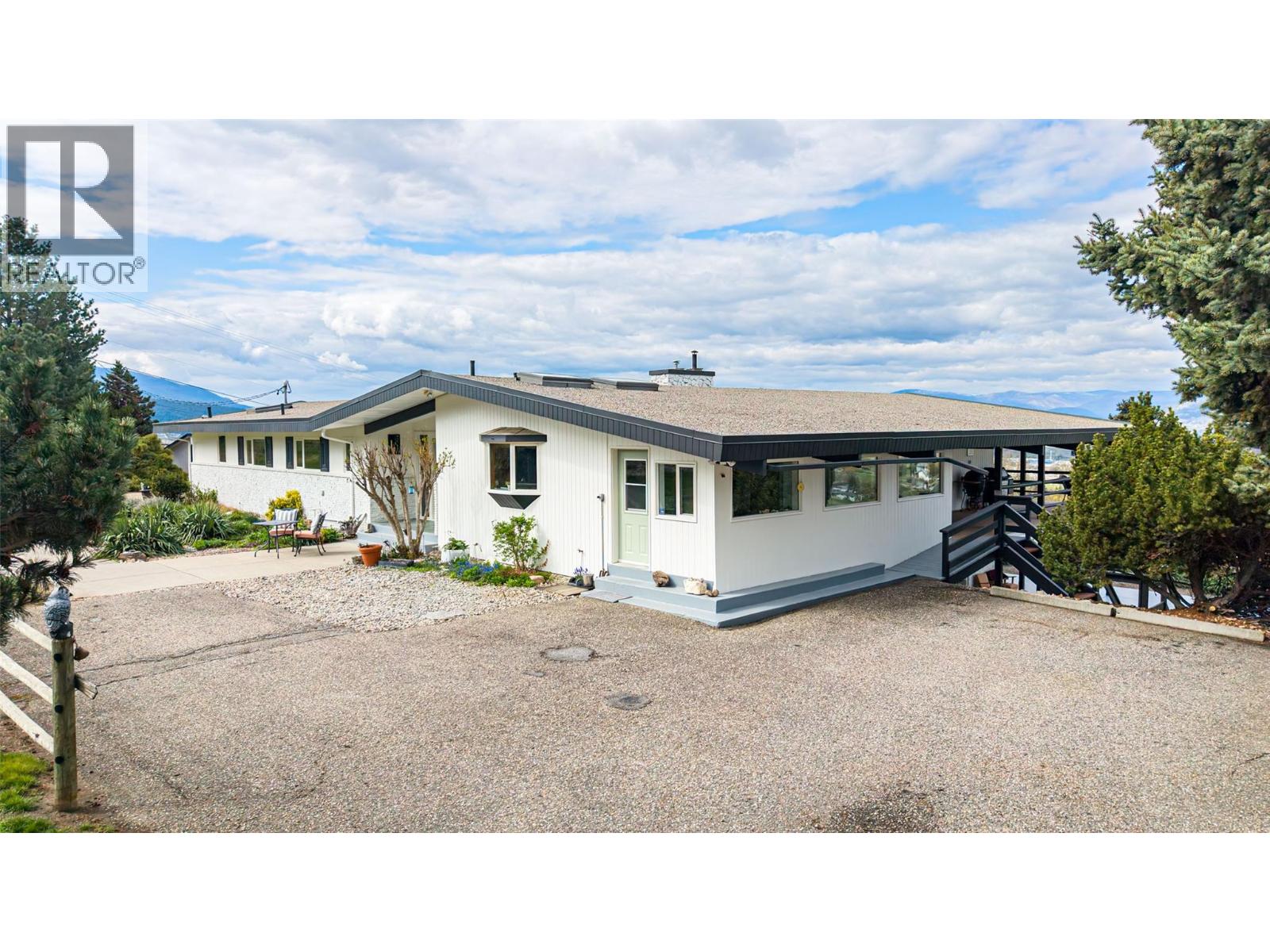 701 Robin Road, Vernon, British Columbia  V1B 3B3 - Photo 2 - 10384185