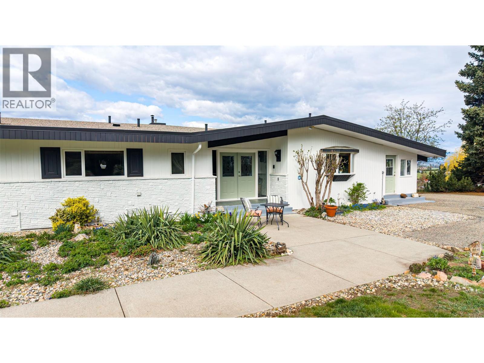 701 Robin Road, Vernon, British Columbia  V1B 3B3 - Photo 3 - 10384185