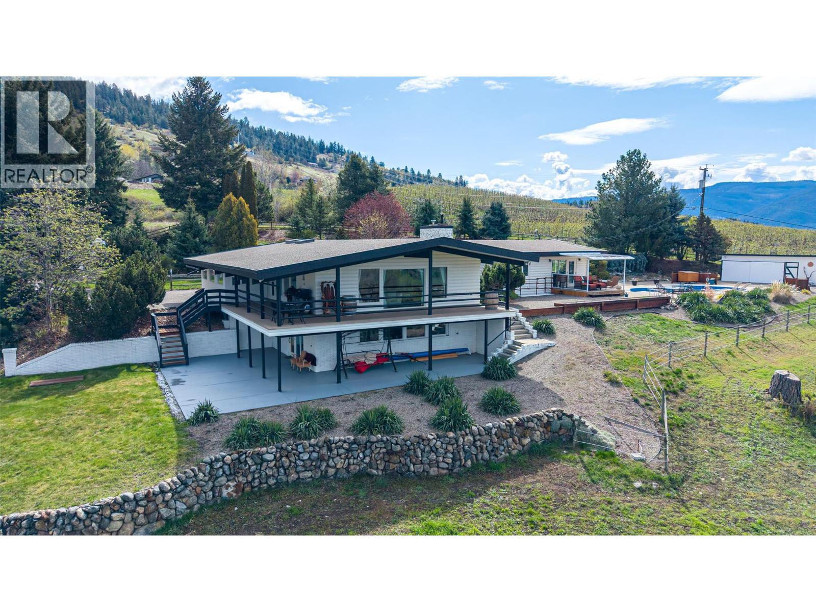 701 Robin Road, Vernon, British Columbia  V1B 3B3 - Photo 6 - 10384185