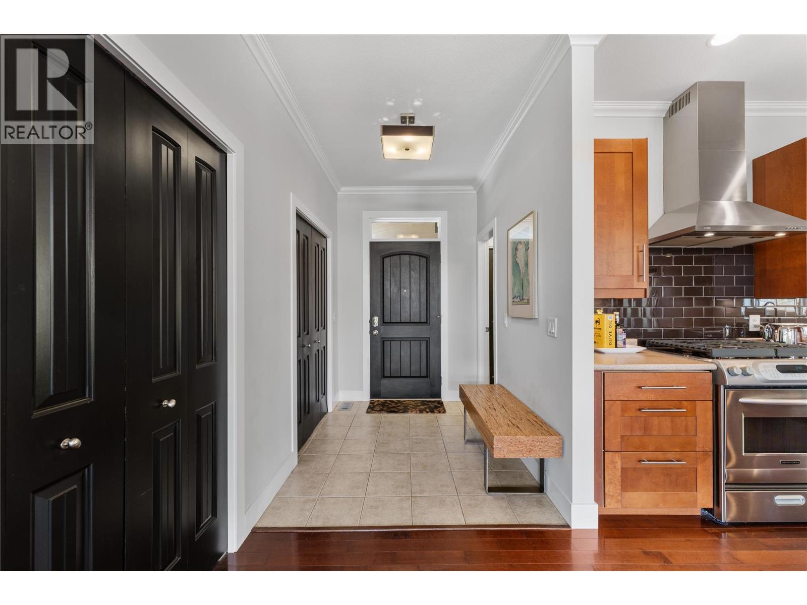 614 Armour Crescent, Kelowna, British Columbia  V1W 1A5 - Photo 2 - 10383426