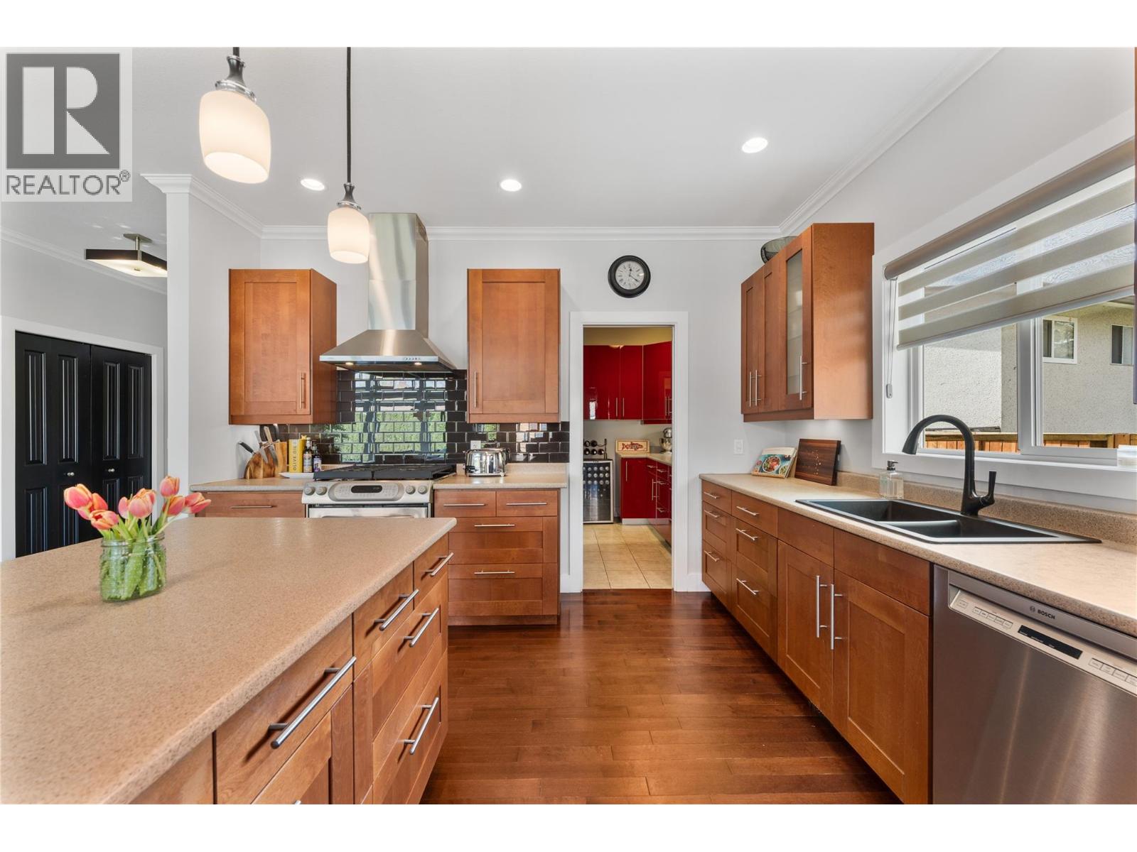 614 Armour Crescent, Kelowna, British Columbia  V1W 1A5 - Photo 6 - 10383426