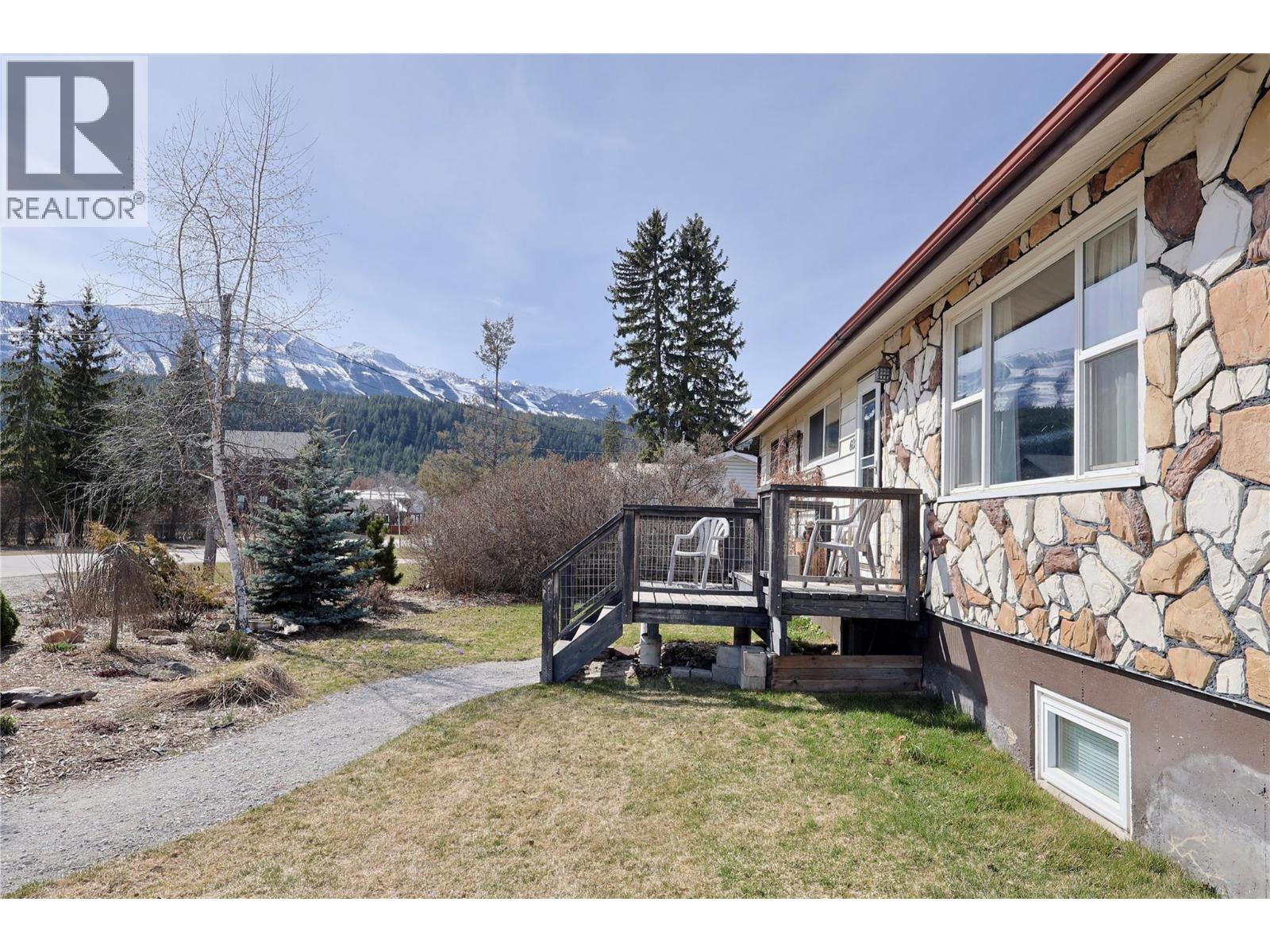 605 8th Street, Golden, British Columbia  V0A 1H0 - Photo 4 - 10384158