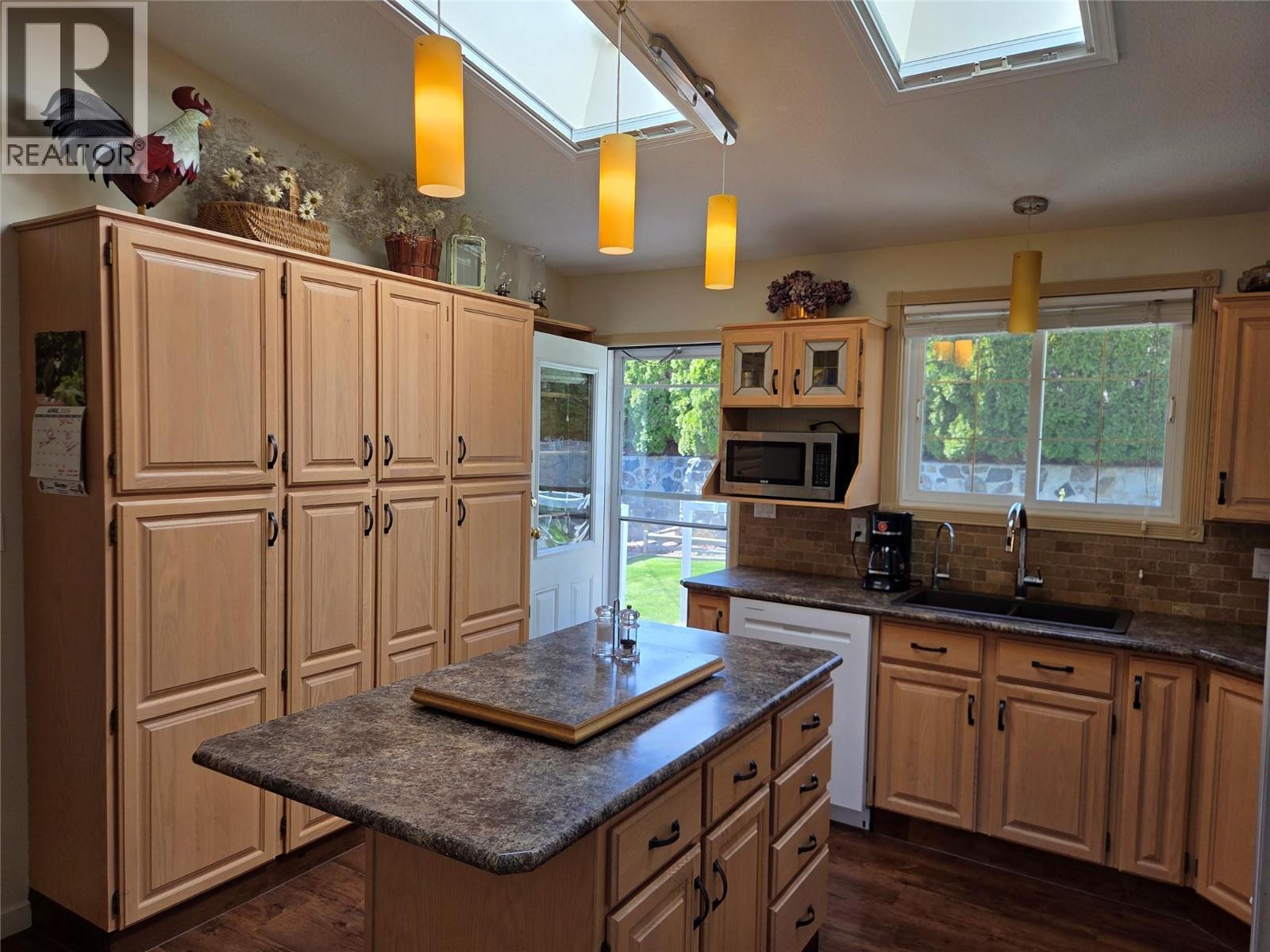 114 Cedar Avenue, Kaleden, British Columbia  V0H 1K0 - Photo 5 - 10384369