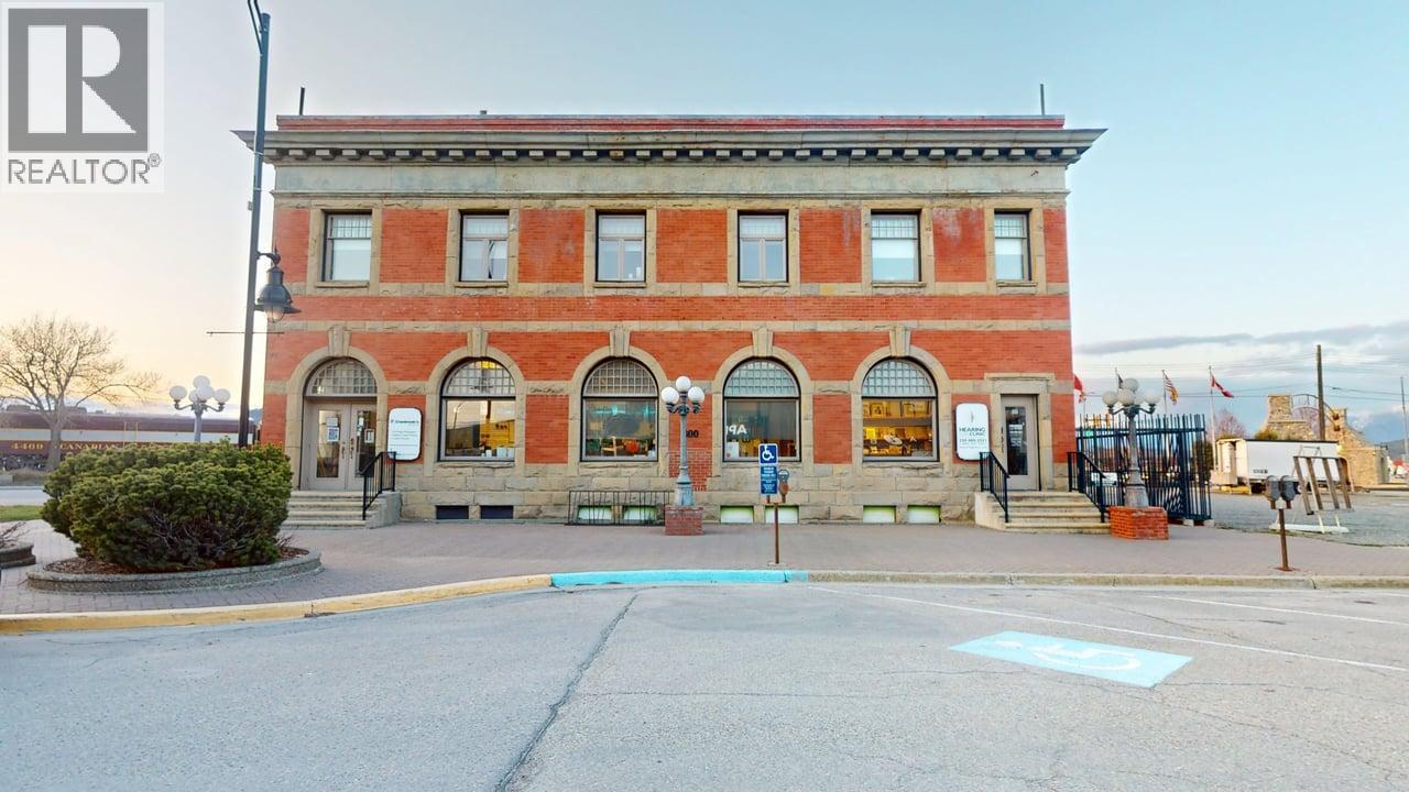 800 Baker Street, Cranbrook, British Columbia  V1C 1A2 - Photo 1 - 10384278