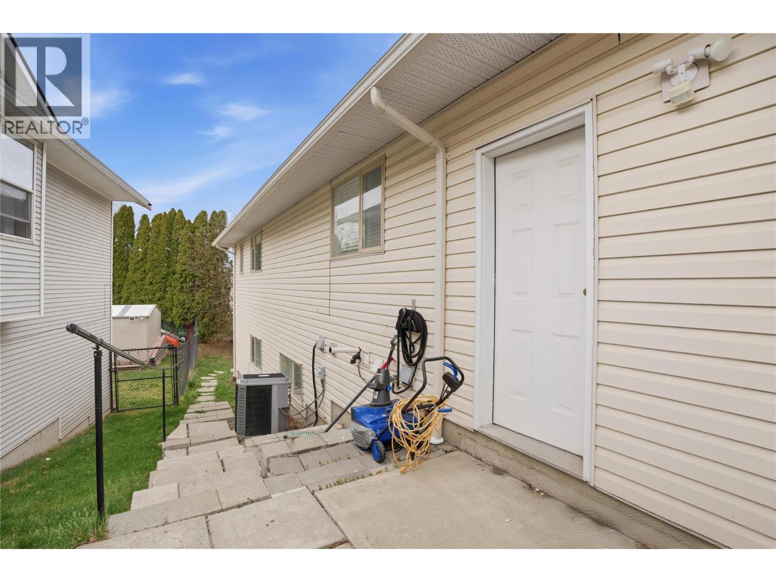 832 Regent Crescent, Kamloops, British Columbia  V1S 1X1 - Photo 3 - 10384366