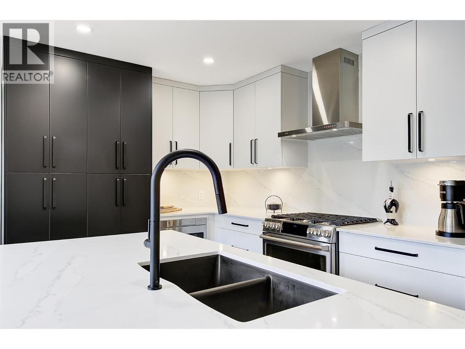 664 Berk Court, Kelowna, British Columbia  V1W 1T9 - Photo 7 - 10384042