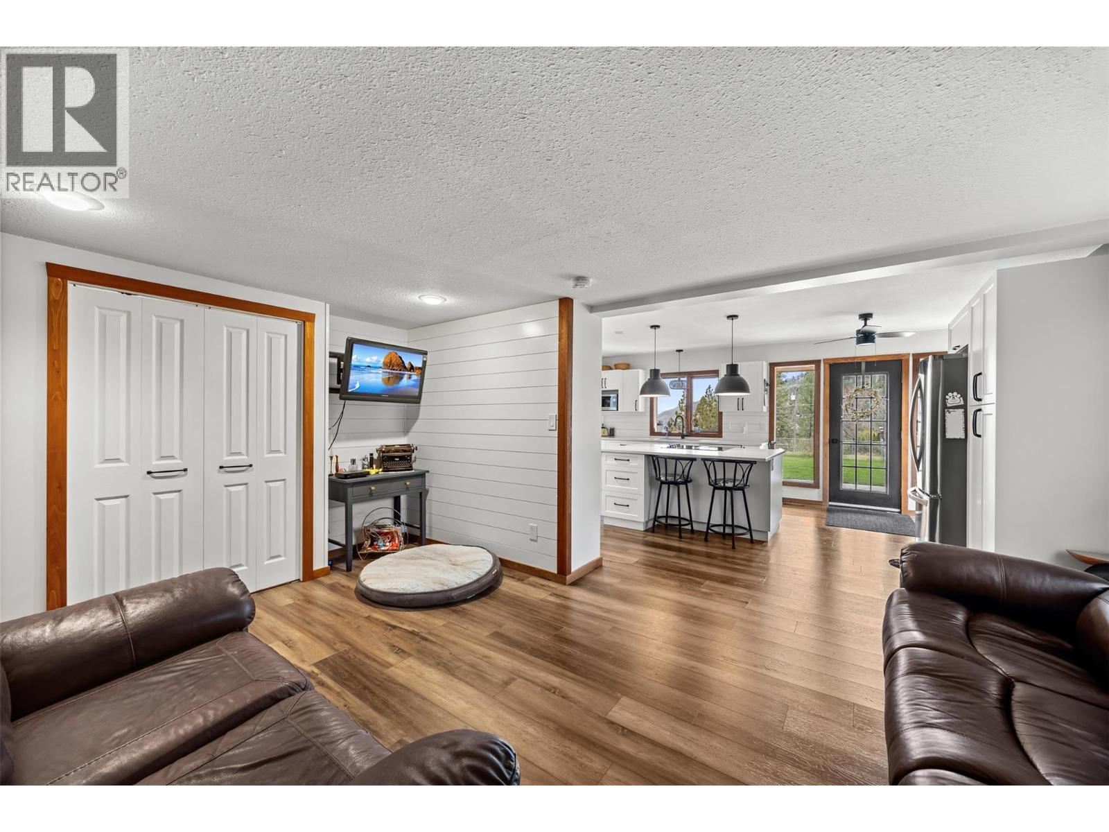 5305 Bradbury Street, Peachland, British Columbia  V0H 1X8 - Photo 11 - 10383587