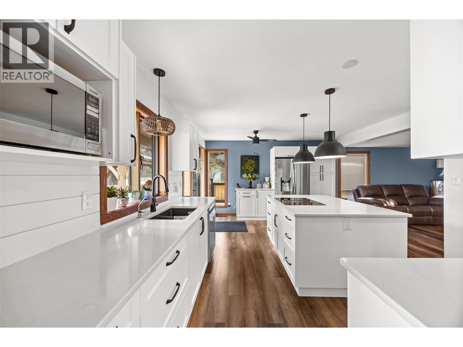 5305 Bradbury Street, Peachland, British Columbia  V0H 1X8 - Photo 9 - 10383587