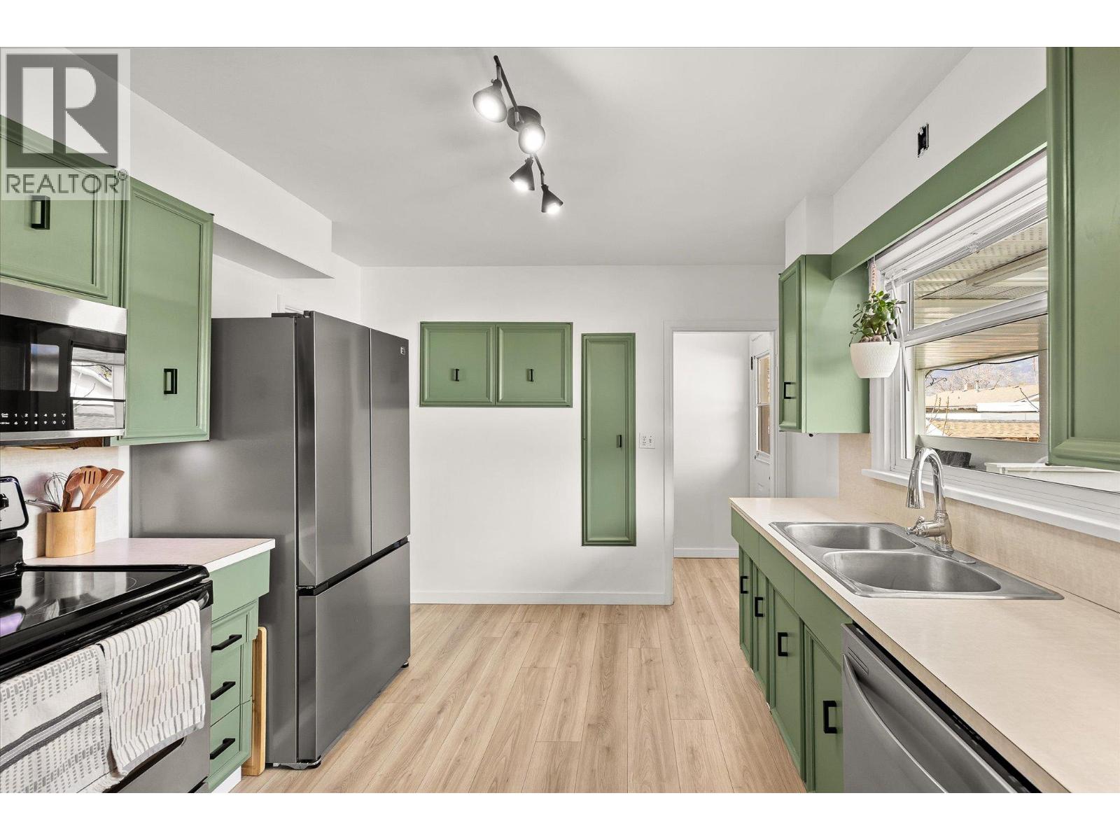 1614 Bernard Avenue, Kelowna, British Columbia  V1Y 6R9 - Photo 14 - 10384287