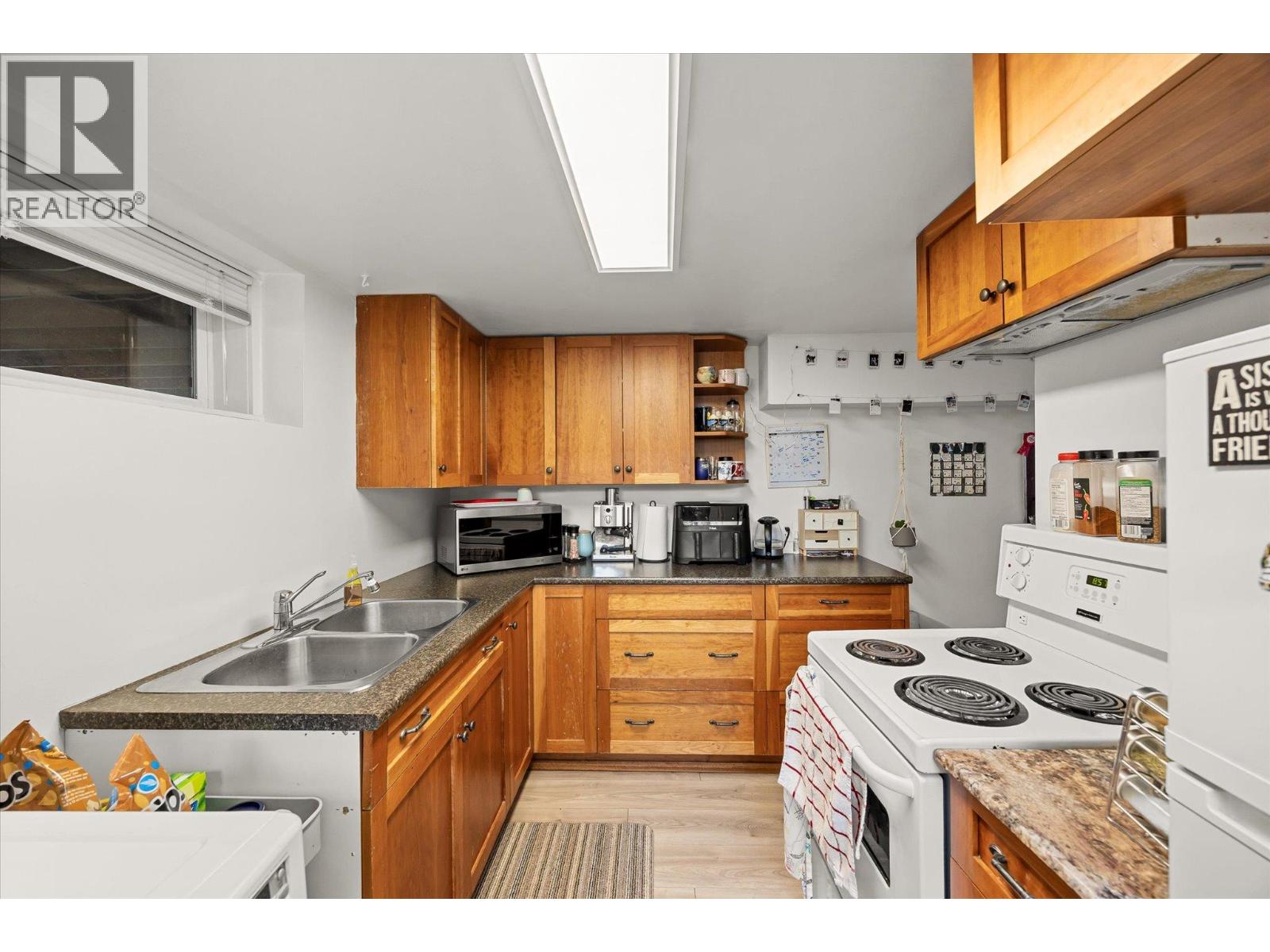 1614 Bernard Avenue, Kelowna, British Columbia  V1Y 6R9 - Photo 32 - 10384287