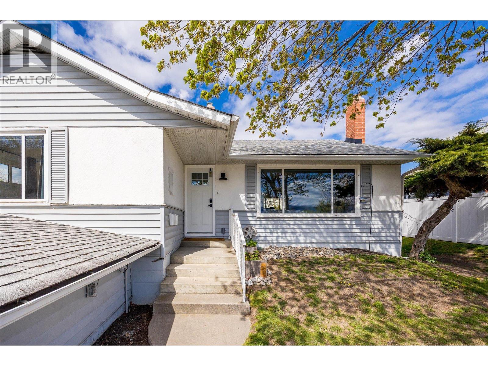 1614 Bernard Avenue, Kelowna, British Columbia  V1Y 6R9 - Photo 4 - 10384287