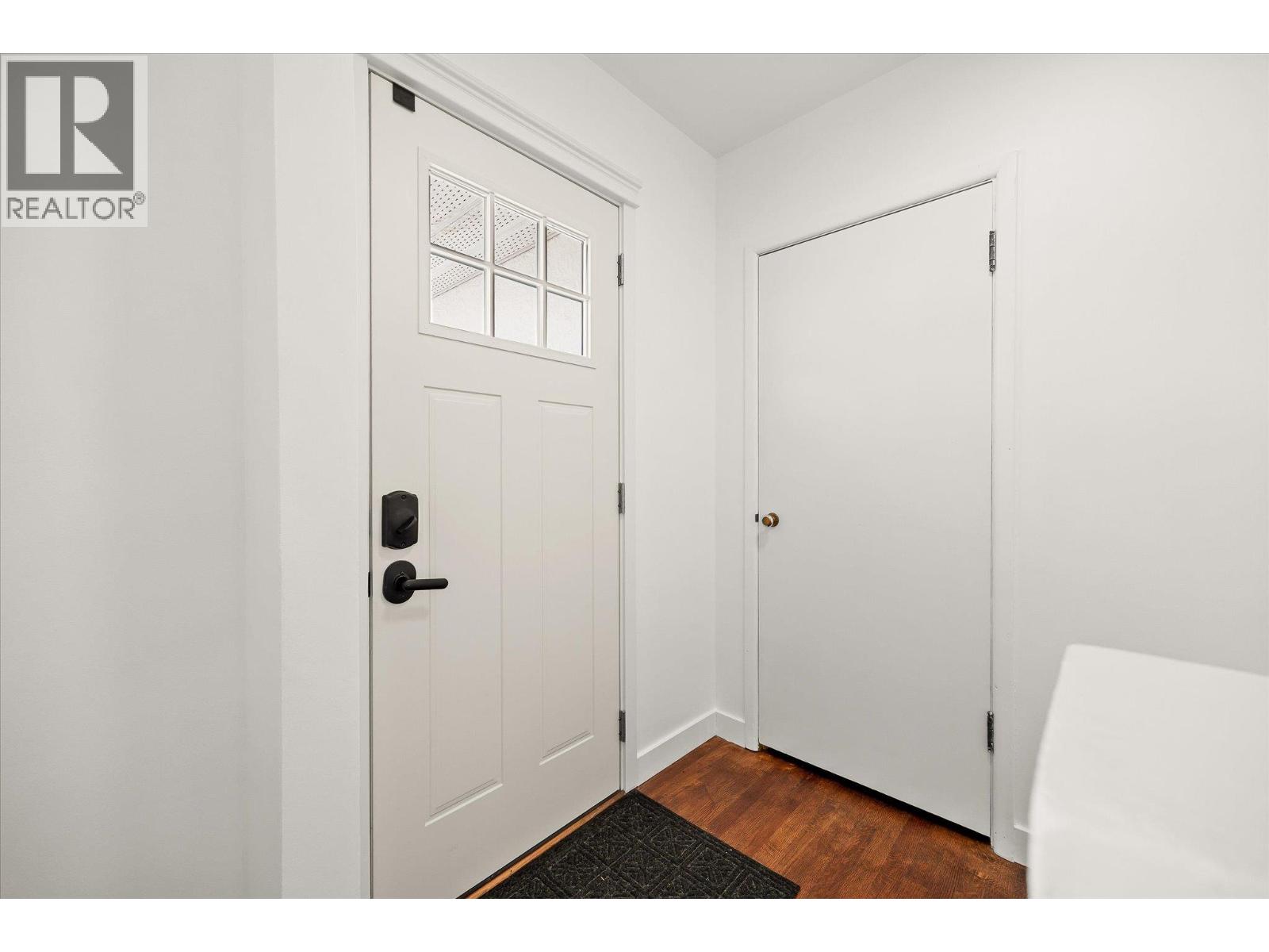 1614 Bernard Avenue, Kelowna, British Columbia  V1Y 6R9 - Photo 5 - 10384287