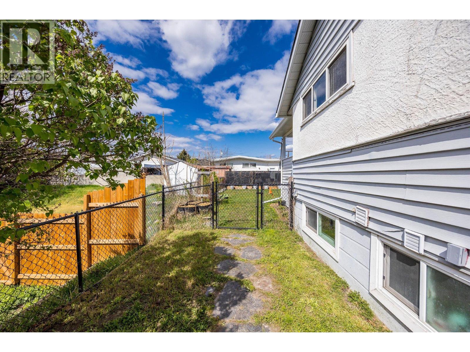 1614 Bernard Avenue, Kelowna, British Columbia  V1Y 6R9 - Photo 54 - 10384287