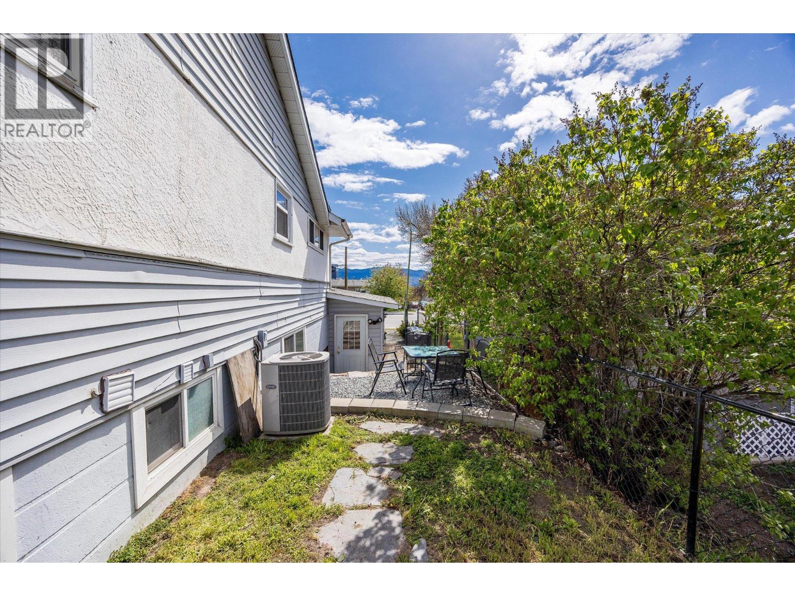 1614 Bernard Avenue, Kelowna, British Columbia  V1Y 6R9 - Photo 55 - 10384287