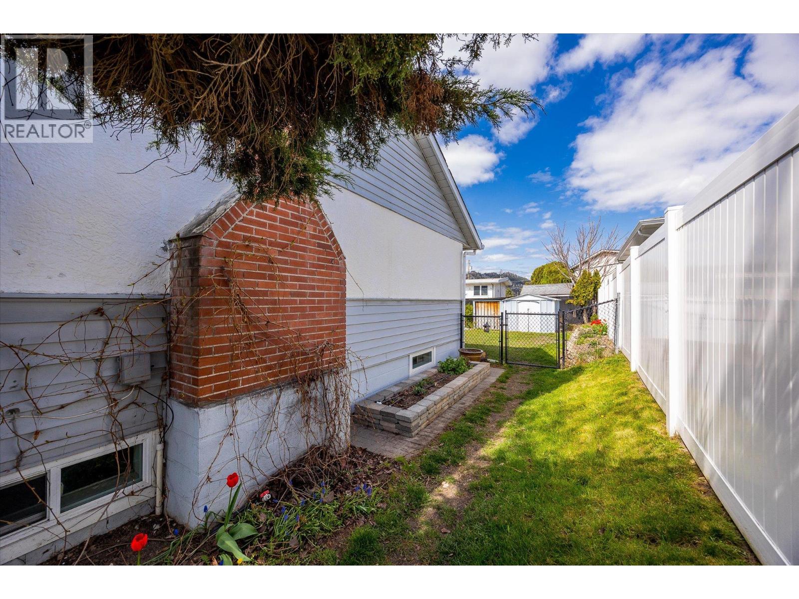 1614 Bernard Avenue, Kelowna, British Columbia  V1Y 6R9 - Photo 56 - 10384287