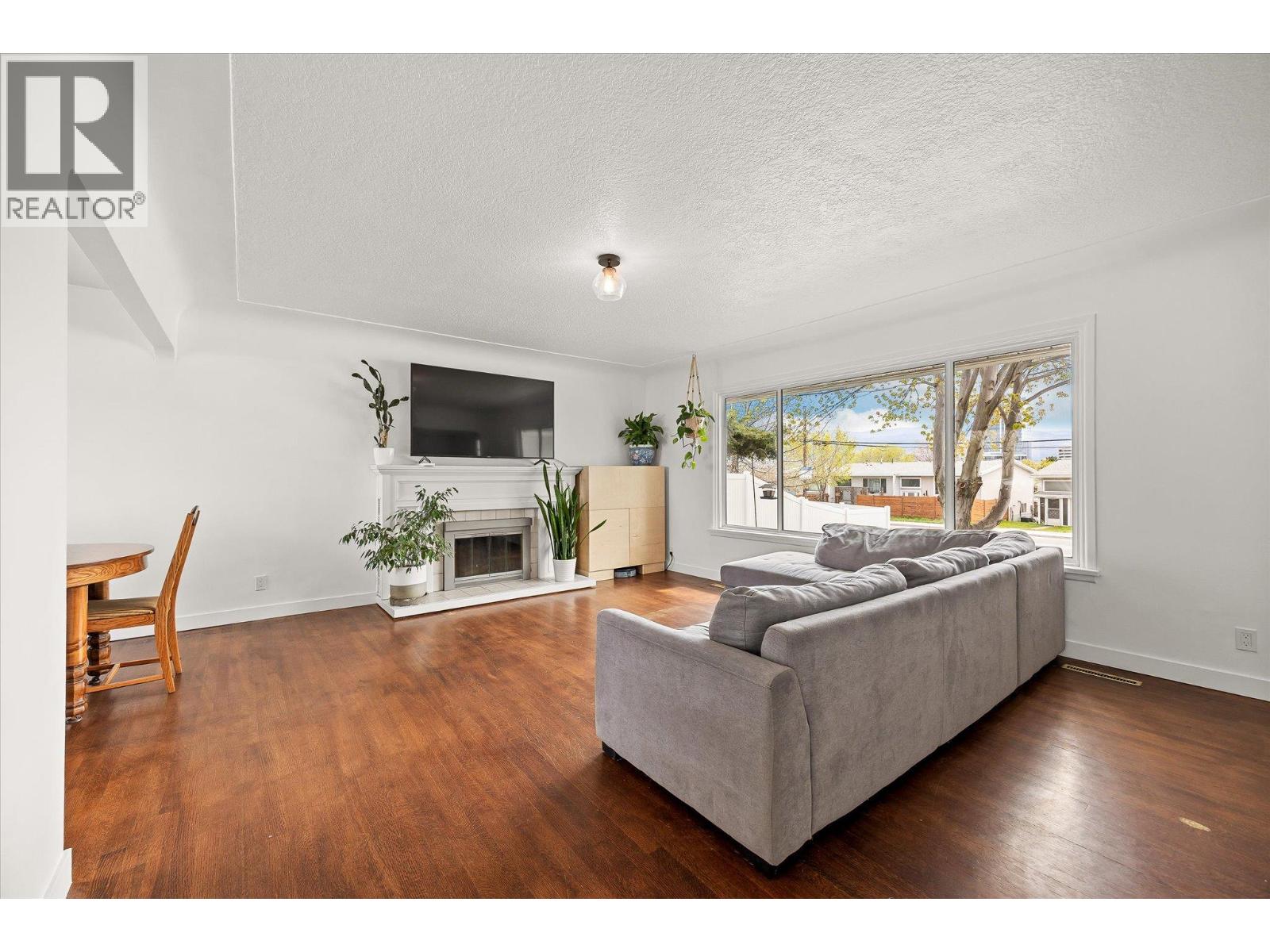 1614 Bernard Avenue, Kelowna, British Columbia  V1Y 6R9 - Photo 6 - 10384287