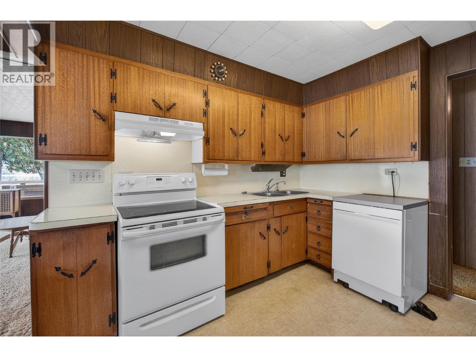 2862 Caen Road, Sorrento, British Columbia  V0E 2W0 - Photo 12 - 10378711