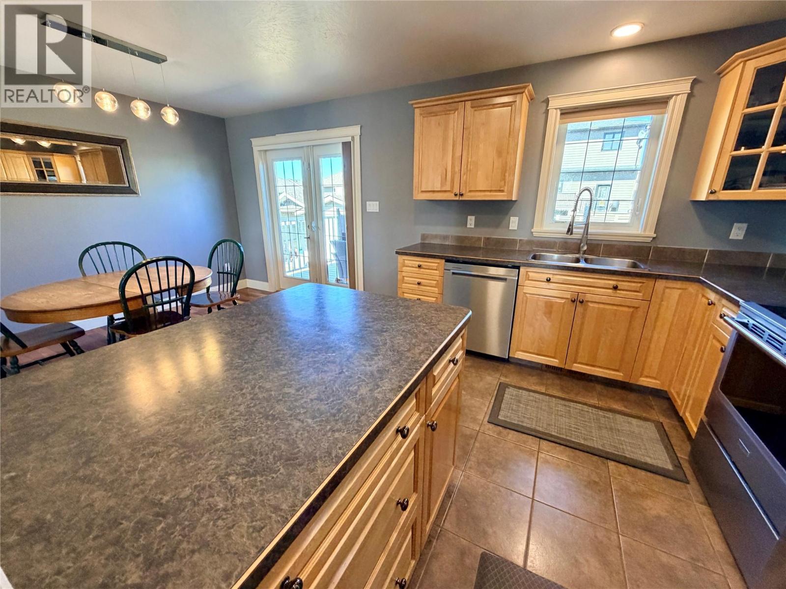 904 90 Avenue, Dawson Creek, British Columbia  V1G 5B5 - Photo 10 - 10384386