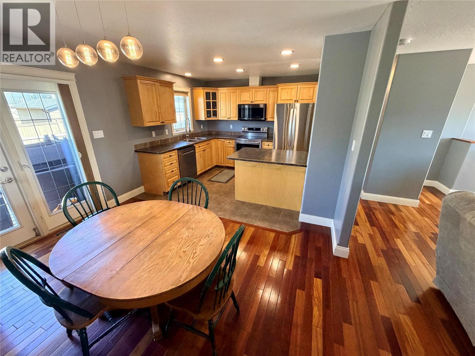 904 90 Avenue, Dawson Creek, British Columbia  V1G 5B5 - Photo 6 - 10384386