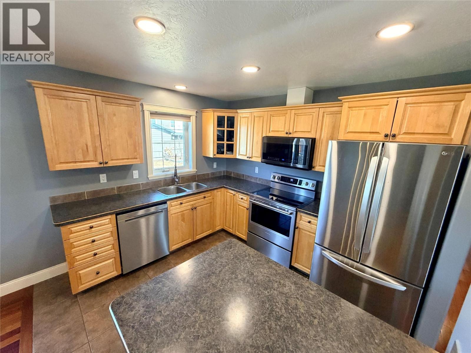 904 90 Avenue, Dawson Creek, British Columbia  V1G 5B5 - Photo 9 - 10384386