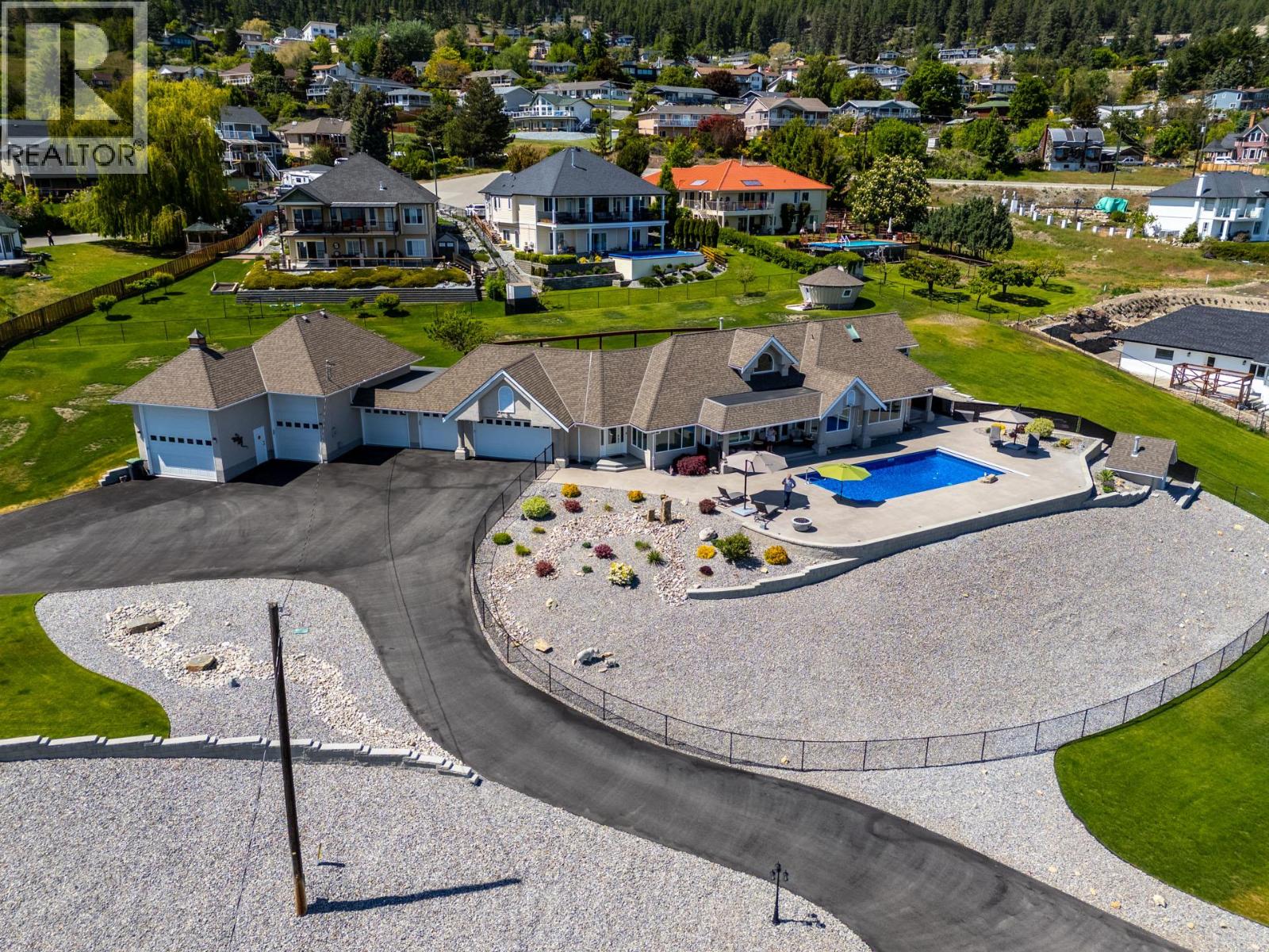 6130 Lipsett Avenue, Peachland, British Columbia  V0H 1X7 - Photo 3 - 10384136