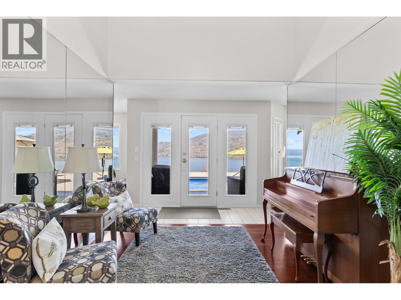 6130 Lipsett Avenue, Peachland, British Columbia  V0H 1X7 - Photo 5 - 10384136