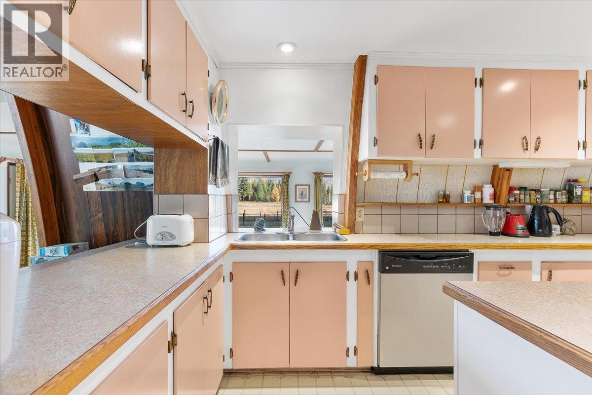 1215 Trinity Valley Road, Lumby, British Columbia  V0E 2G4 - Photo 5 - 10384157