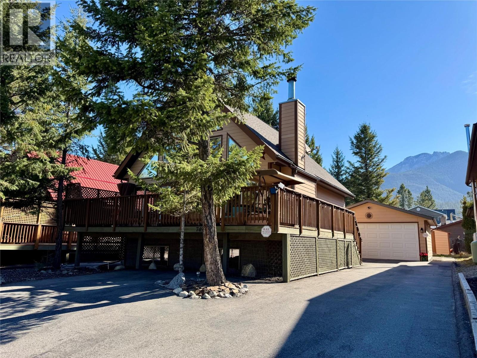 7490 Pine Cone Lane, Radium Hot Springs, British Columbia  V0A 1M0 - Photo 1 - 10384368