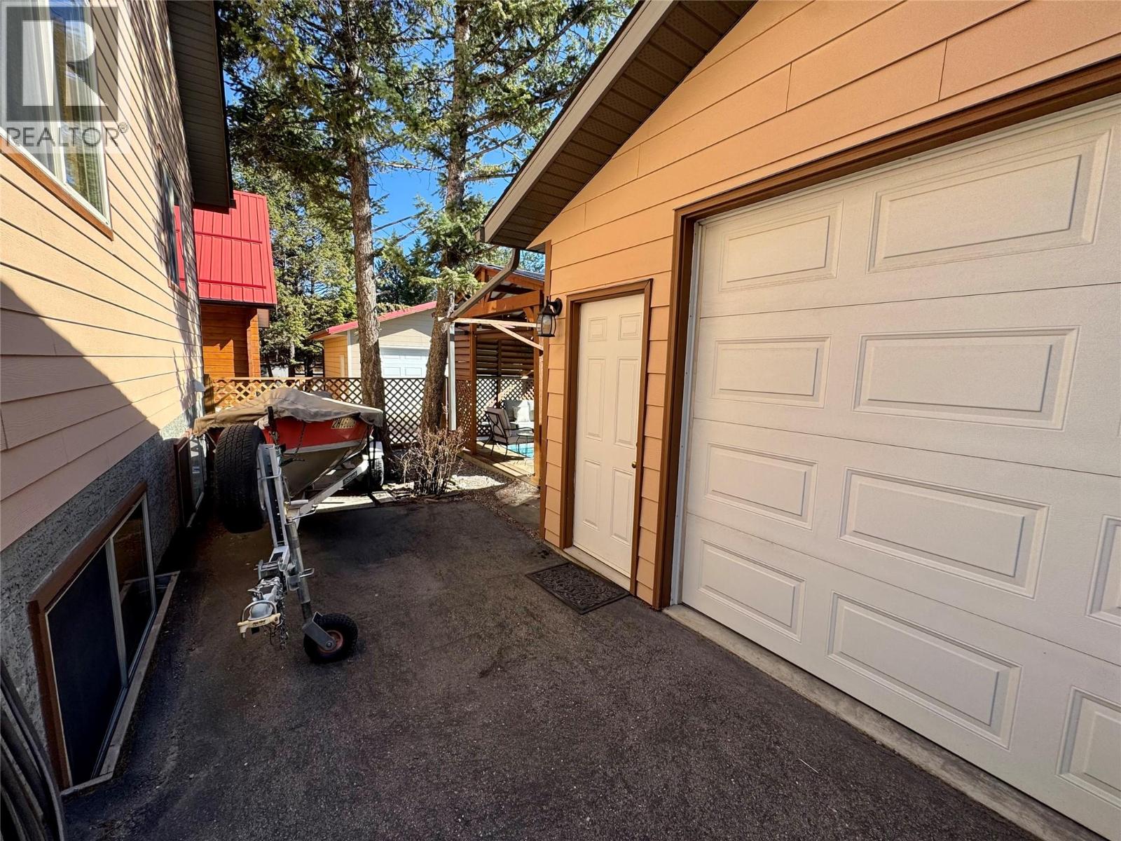 7490 Pine Cone Lane, Radium Hot Springs, British Columbia  V0A 1M0 - Photo 39 - 10384368