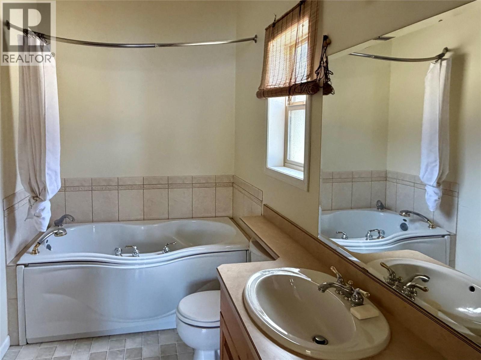 70 Sandner Road, Christina Lake, British Columbia  V0H 1E0 - Photo 17 - 10383113