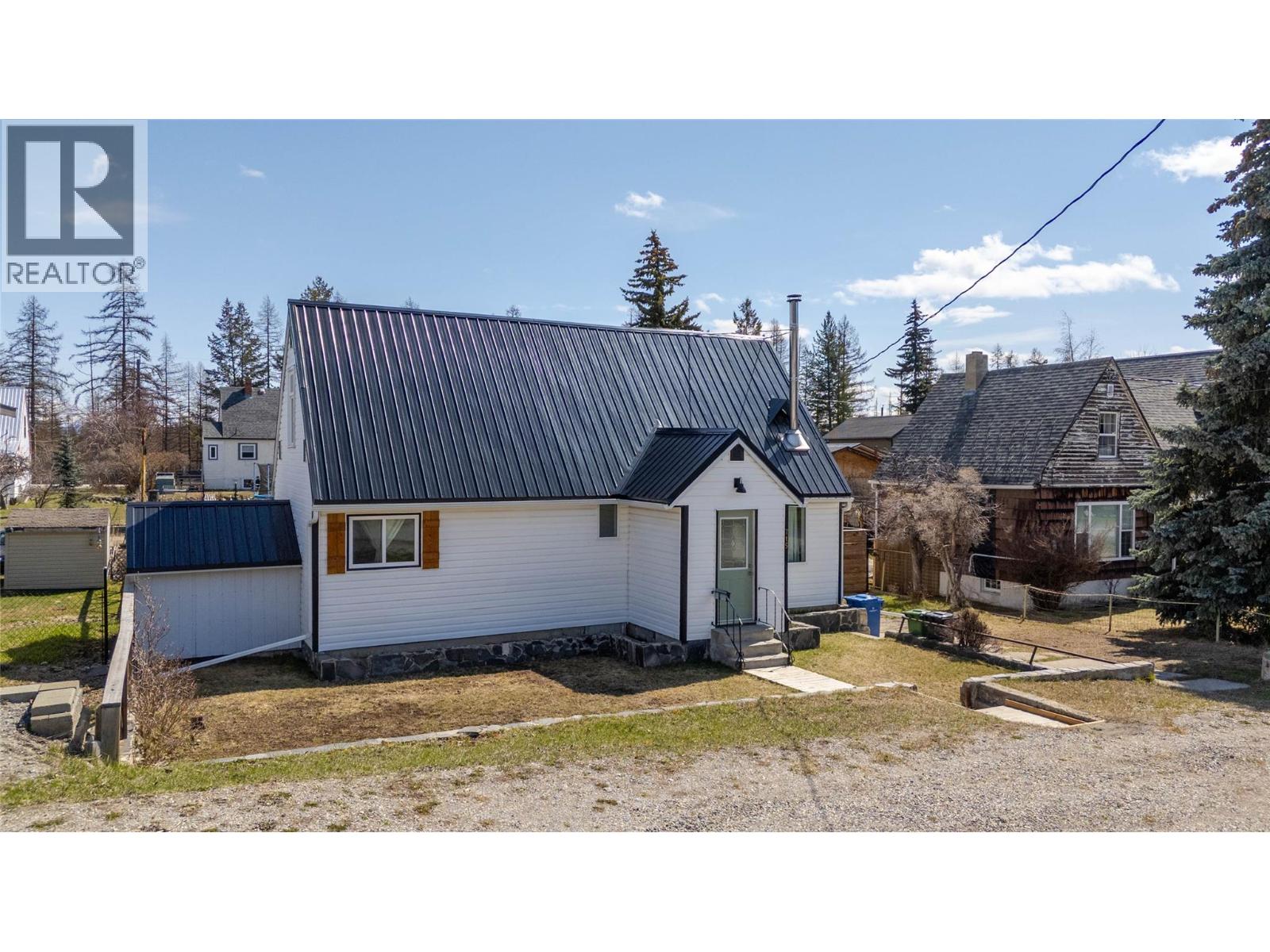 715 6th Avenue, Kimberley, British Columbia  V1A 2V9 - Photo 1 - 10384074