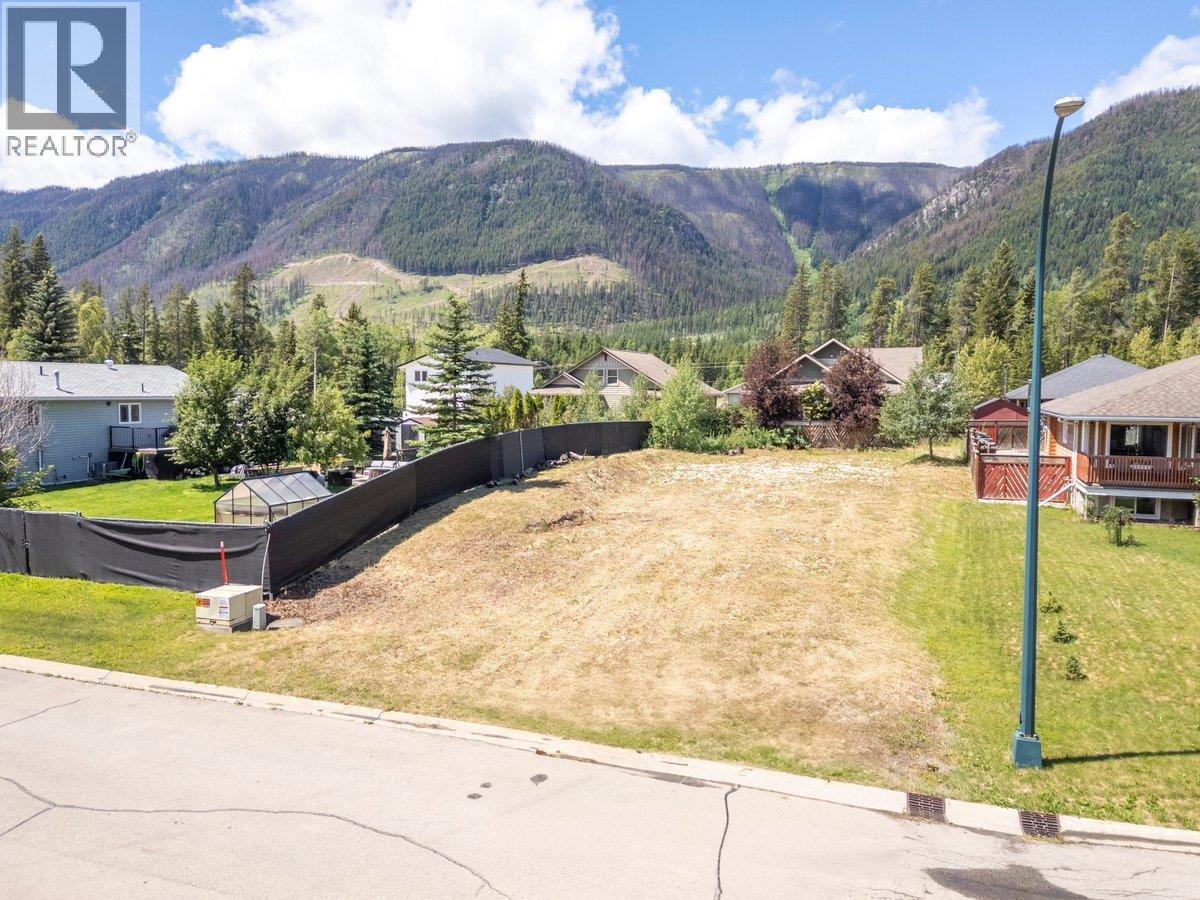 1344 Woodland Place, Sparwood, British Columbia  V0B 2G2 - Photo 5 - 10384459