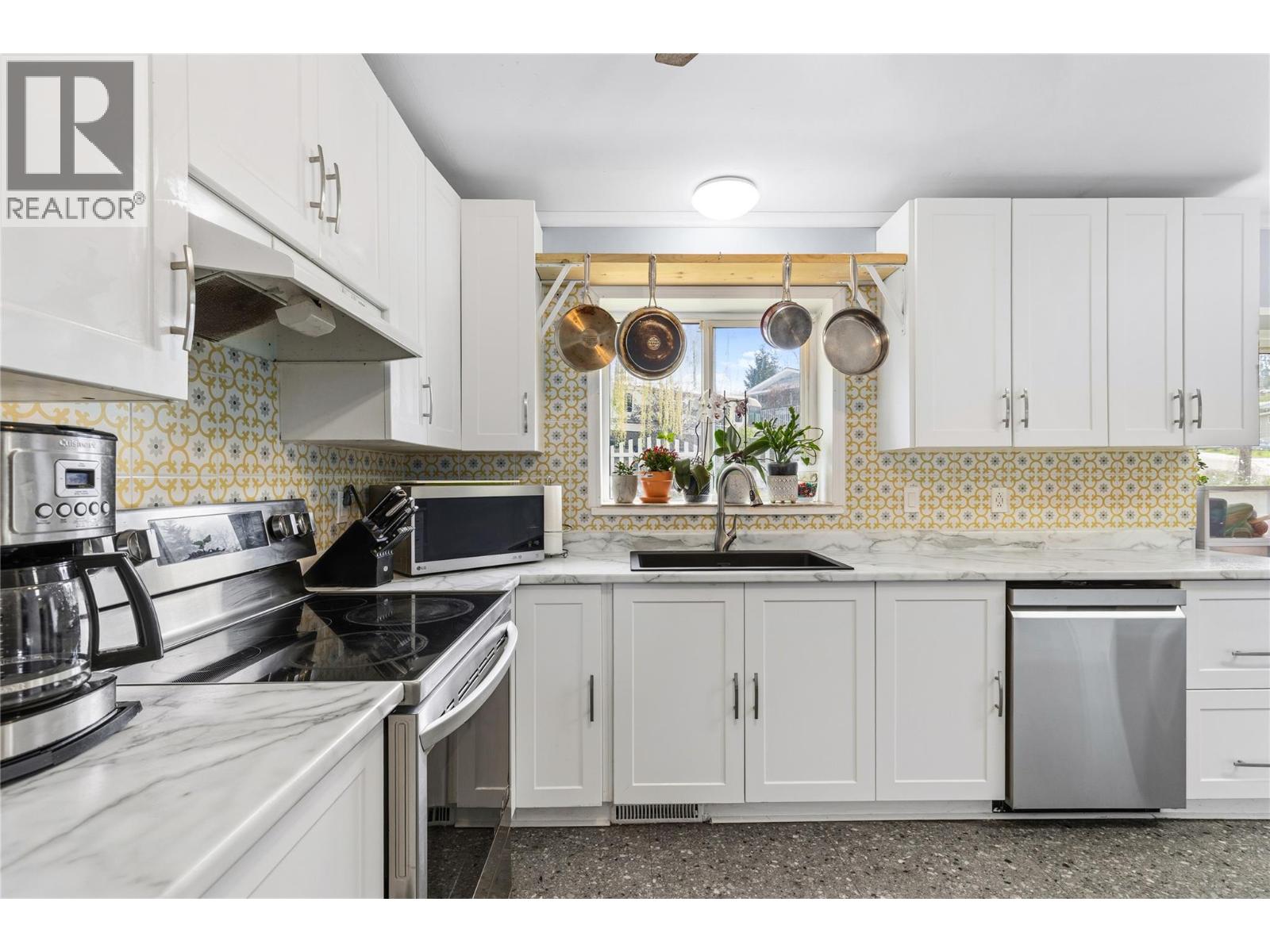 3503 20 Avenue, Vernon, British Columbia  V1T 1E9 - Photo 8 - 10384029