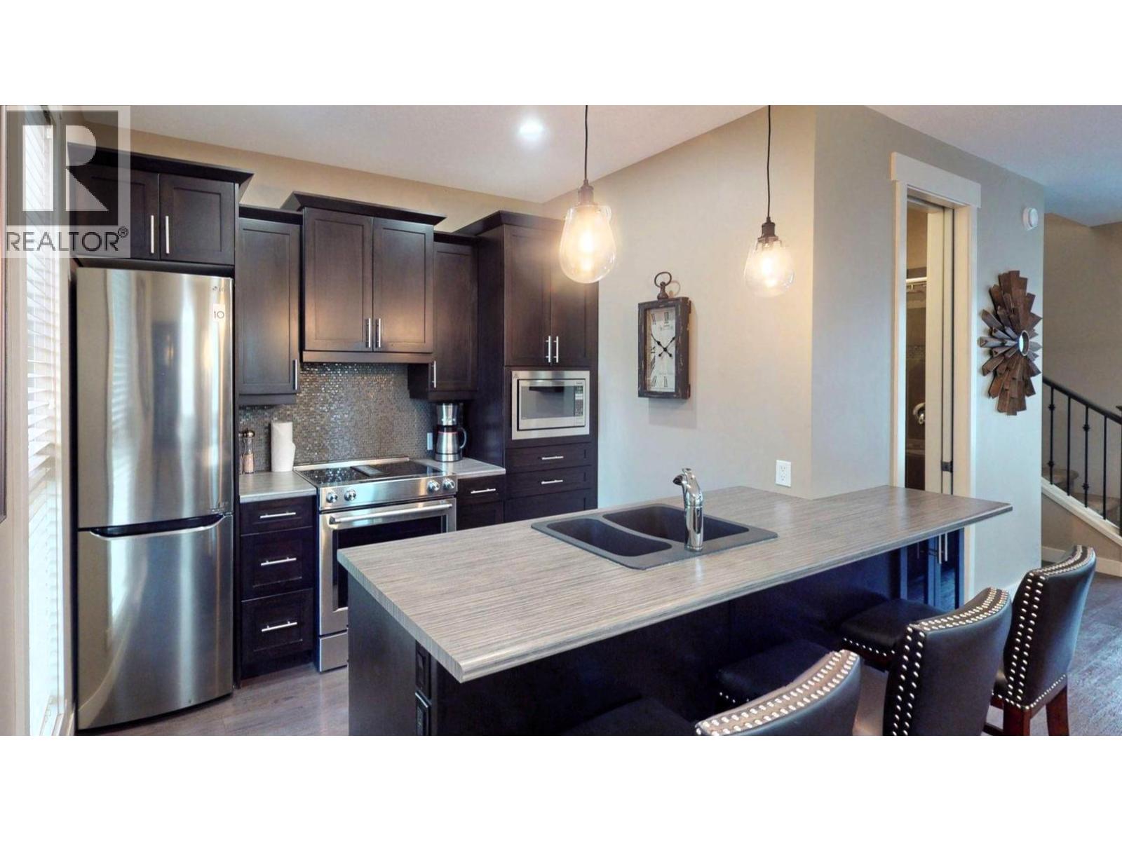 900 Bighorn Boulevard Unit# 915 E, Radium Hot Springs, British Columbia  V0A 1M0 - Photo 10 - 10384125