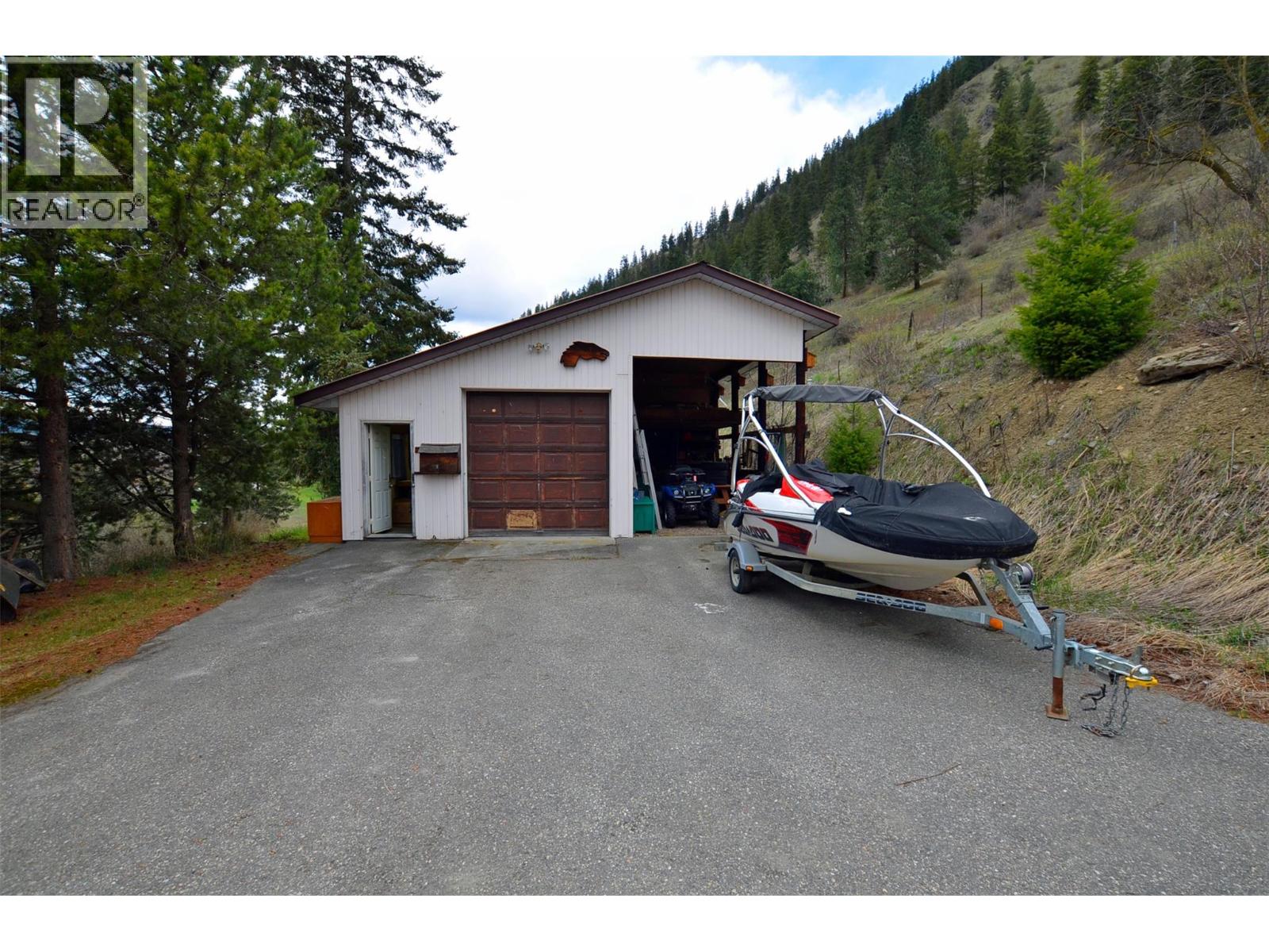 3421 Highway 6 Highway, Lumby, British Columbia  V0E 2G7 - Photo 14 - 10384227