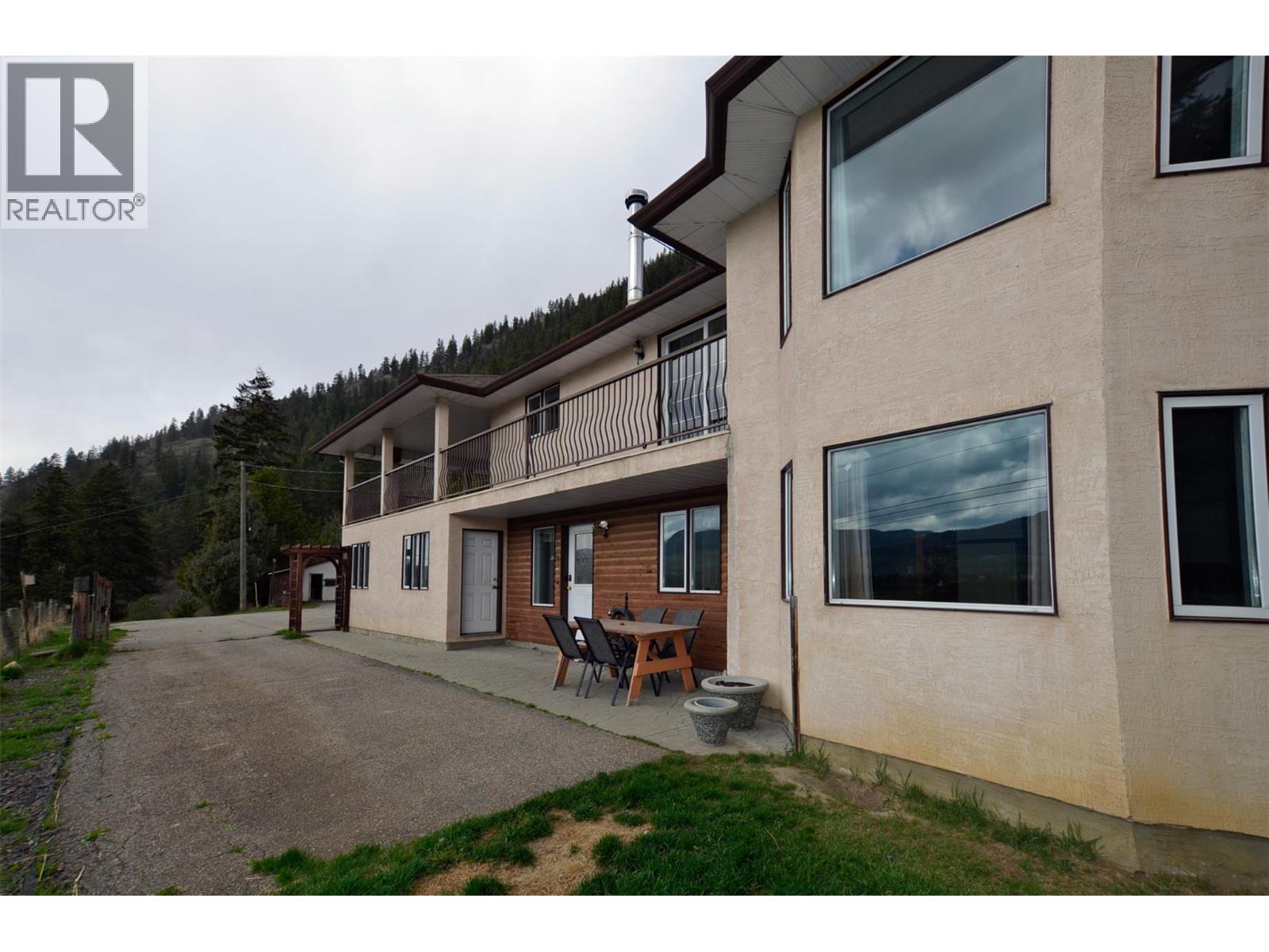 3421 Highway 6 Highway, Lumby, British Columbia  V0E 2G7 - Photo 3 - 10384227