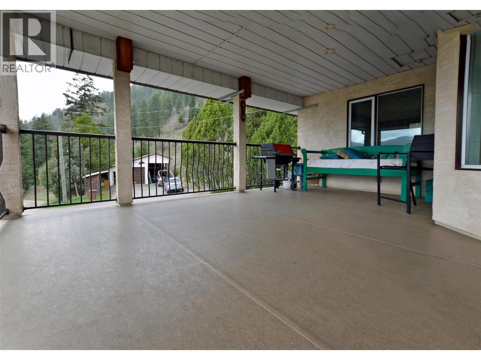 3421 Highway 6 Highway, Lumby, British Columbia  V0E 2G7 - Photo 30 - 10384227