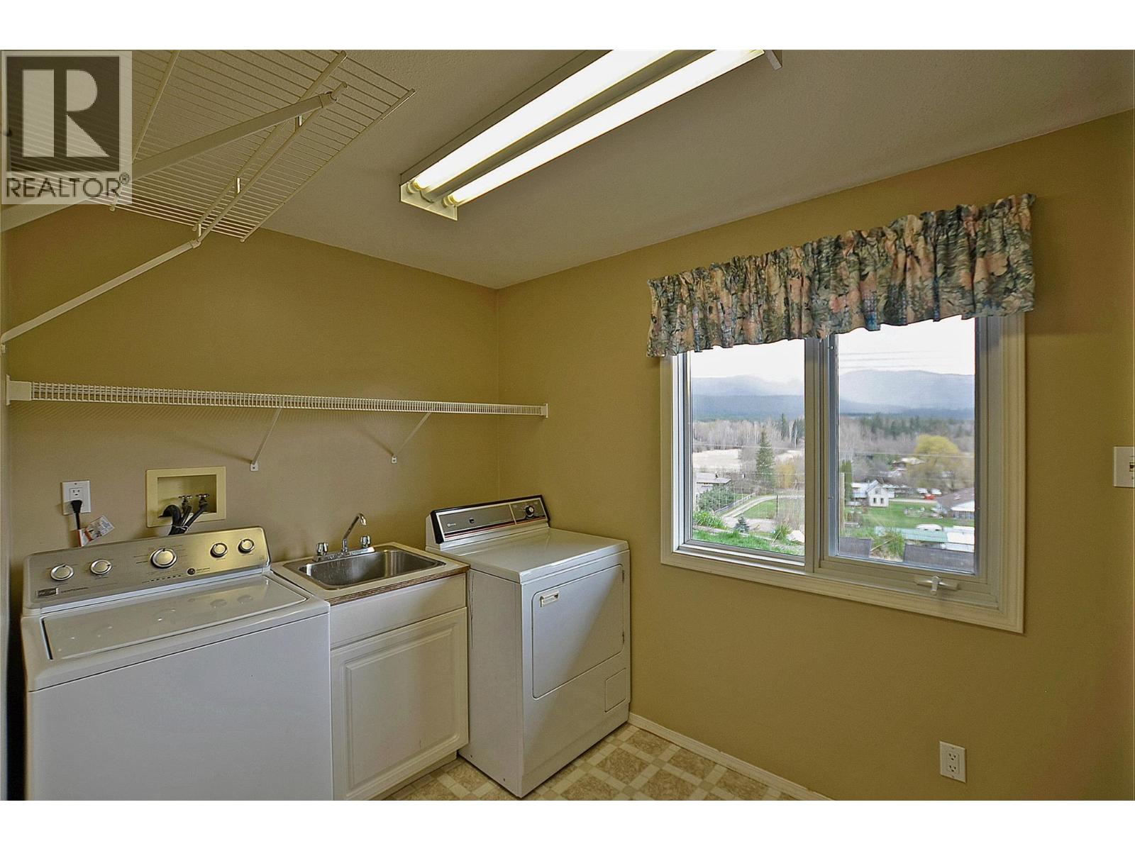 3421 Highway 6 Highway, Lumby, British Columbia  V0E 2G7 - Photo 40 - 10384227