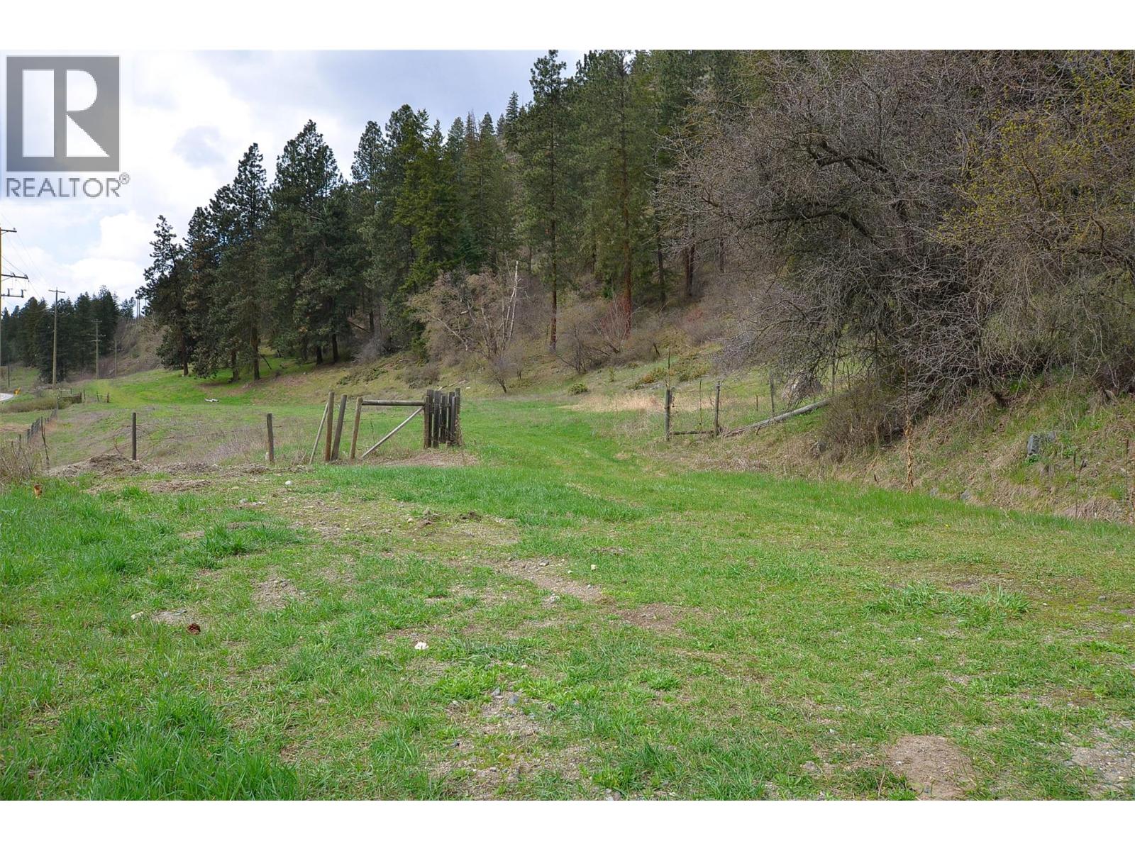 3421 Highway 6 Highway, Lumby, British Columbia  V0E 2G7 - Photo 9 - 10384227