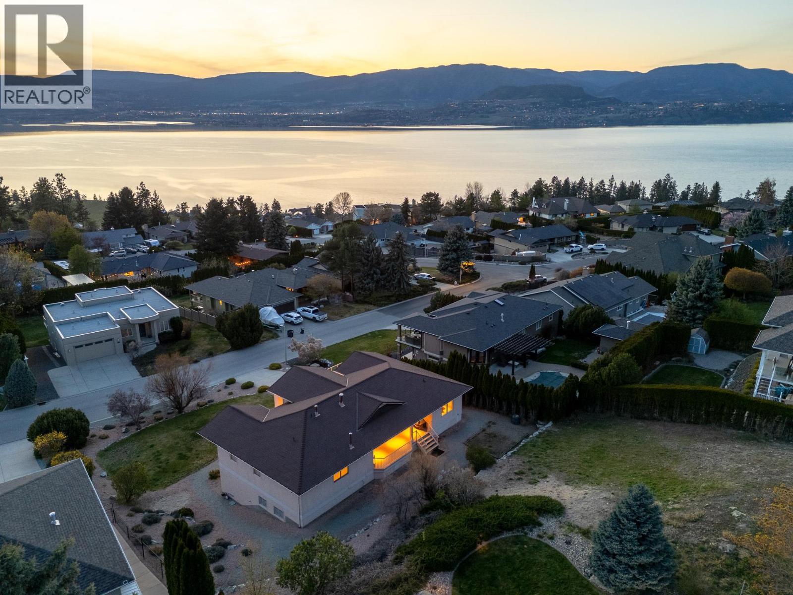 307 Sandpiper Court, Kelowna, British Columbia  V1W 4K7 - Photo 2 - 10383126