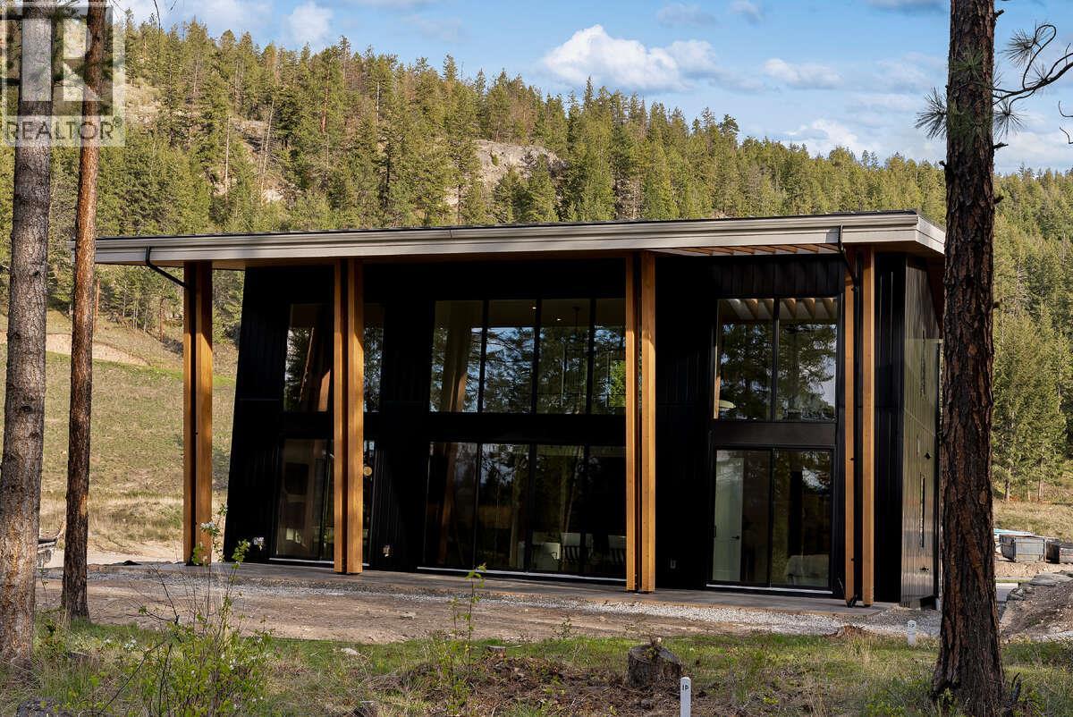 822 Predator Ridge Drive, Vernon, British Columbia  V1H 1G4 - Photo 2 - 10384486