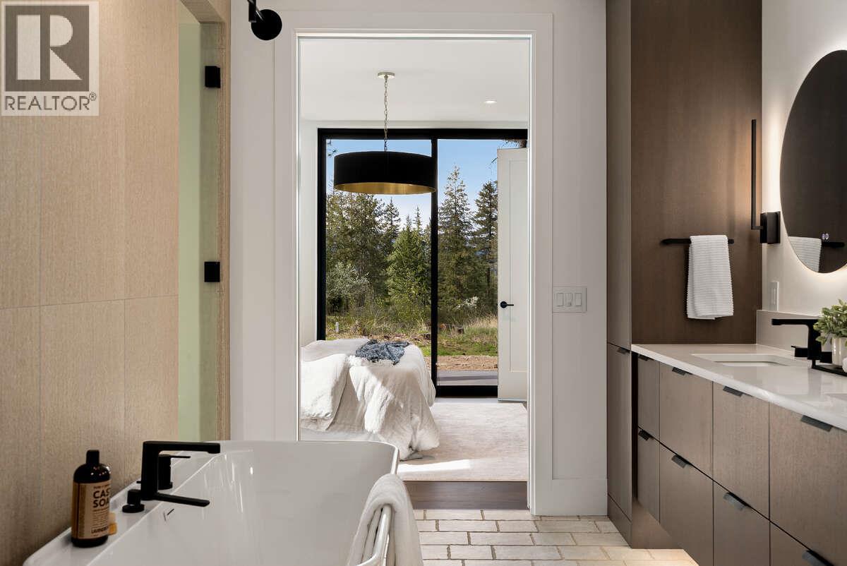 822 Predator Ridge Drive, Vernon, British Columbia  V1H 1G4 - Photo 22 - 10384486