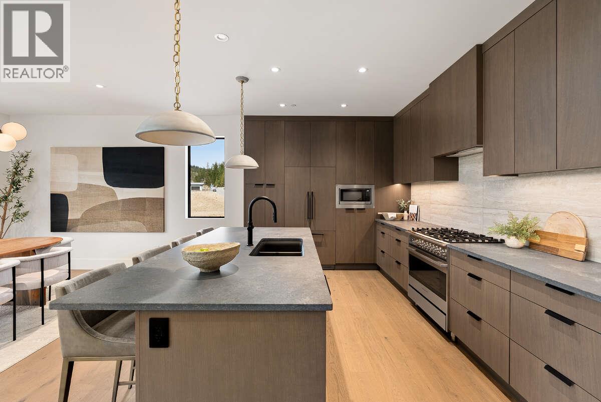 822 Predator Ridge Drive, Vernon, British Columbia  V1H 1G4 - Photo 5 - 10384486