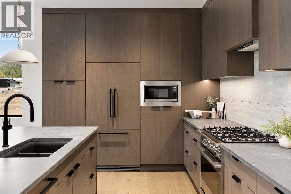 822 Predator Ridge Drive, Vernon, British Columbia  V1H 1G4 - Photo 6 - 10384486