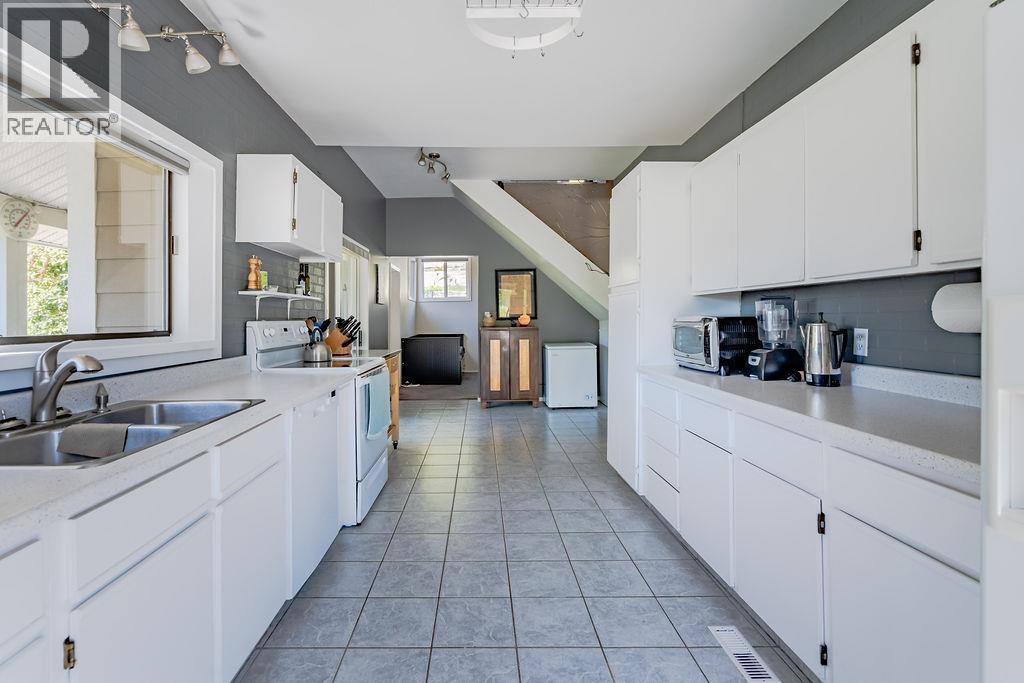 2465 3a Highway, Nelson, British Columbia  V1L 6K7 - Photo 11 - 10384192
