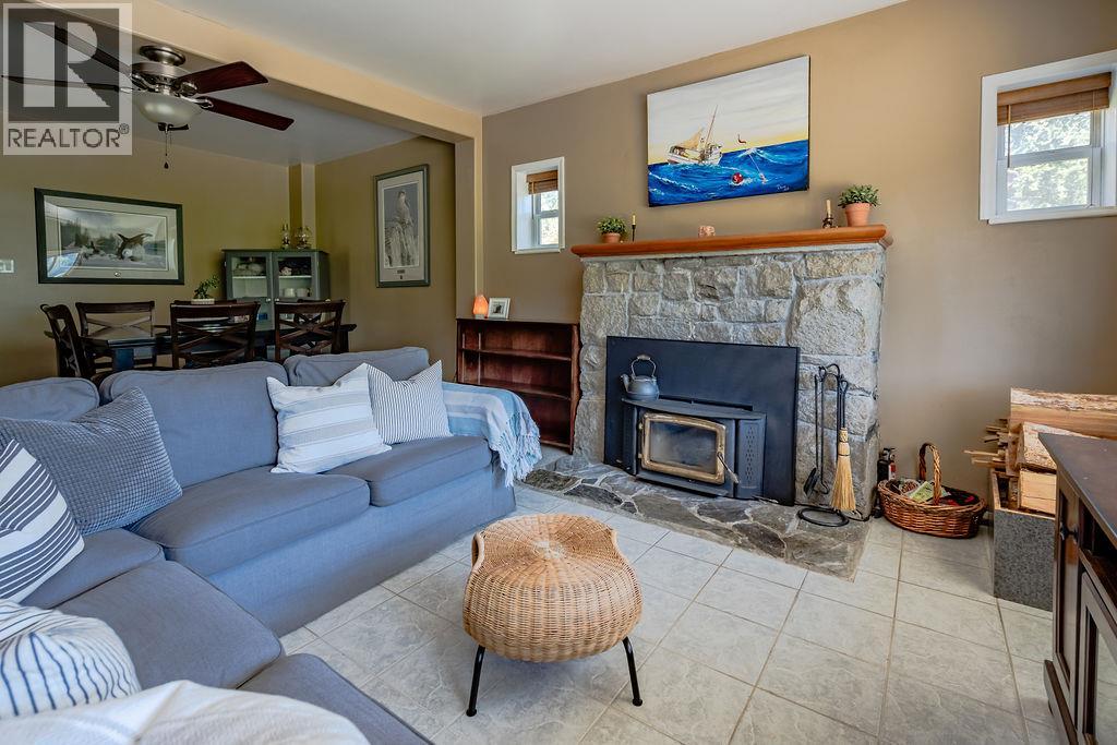 2465 3a Highway, Nelson, British Columbia  V1L 6K7 - Photo 15 - 10384192