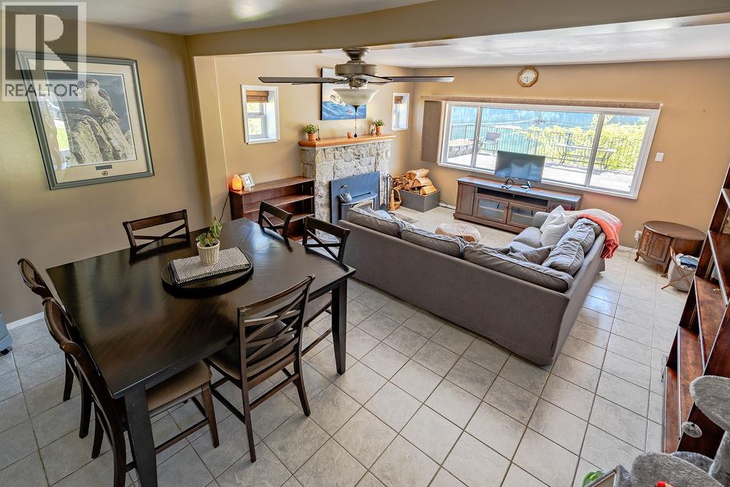 2465 3a Highway, Nelson, British Columbia  V1L 6K7 - Photo 16 - 10384192